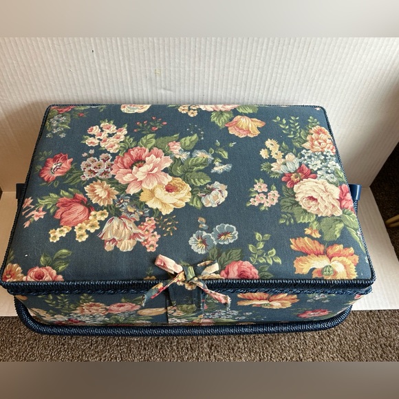 Vintage Floral Padded Fabric Sewing Basket w/Handle Pin Cushion Tray 14x9x9. - Picture 2 of 9